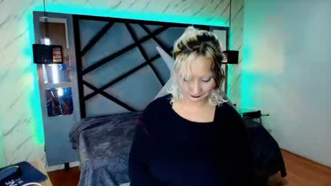 Snapshot of dafne_kam_ chatting on June 17, 11:56 am dafne_kam_ online show from June 17, 11:56 am