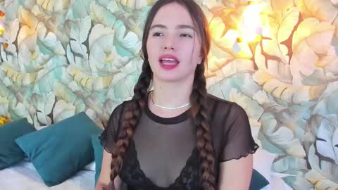 Snapshot of dafnevega chatting on February 22, 7:58 pm Dafne  online show from February 22, 7:58 pm