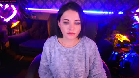 Snapshot of dafni_mon chatting on December 3, 6:37 am Dafni Mon online show from December 3, 6:37 am