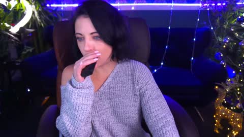 Snapshot of dafni_mon chatting on December 9, 7:39 am Dafni Mon online show from December 9, 7:39 am