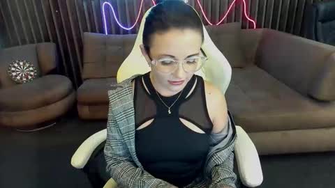 Snapshot of dafni_mon chatting on September 19, 5:42 am Dafni Mon online show from September 19, 5:42 am