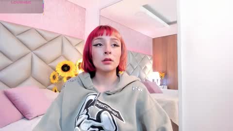 Snapshot of dafnne_hall chatting on November 29, 4:15 am Dafnne online show from November 29, 4:15 am