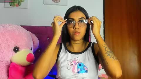 Snapshot of dahiangomezz chatting on October 3, 8:33 am online show from October 3, 8:33 am