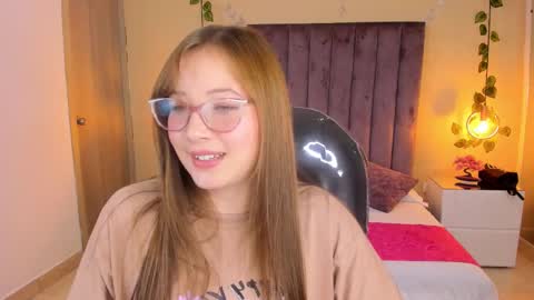 Dahlia online show from November 8, 1:39 am