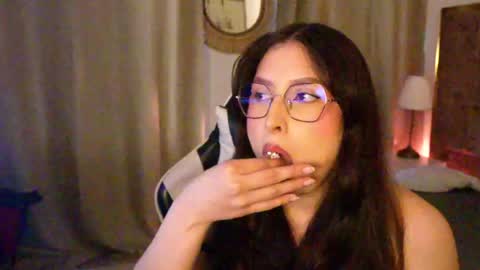 Lauren            online show from April 25, 1:03 pm