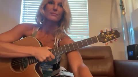 Daisy137 online show from October 22, 3:01 pm