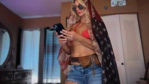 Daisy137 online show from July 4, 7:09 pm