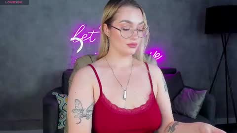 Viickie online show from August 4, 9:12 am