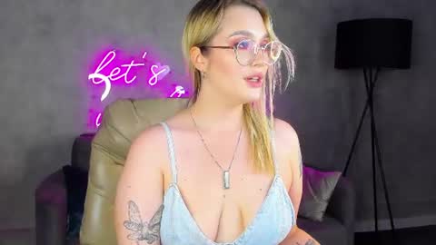 Viickie online show from August 5, 9:23 am
