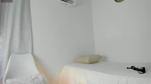 Snapshot of daisy_brown01 chatting on February 15, 7:16 am Dai my Instagram missdaisy 07 online show from February 15, 7:16 am