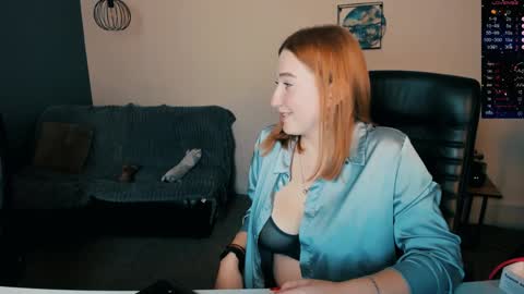 Snapshot of daisy_candy chatting on December 3, 1:41 am Little Di online show from December 3, 1:41 am