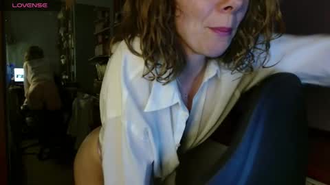 Snapshot of daisy_lovely chatting on May 23, 4:33 pm daisy_lovely online show from May 23, 4:33 pm