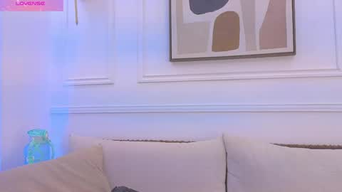 Daisy Price online show from April 27, 11:19 am