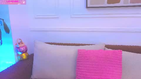 Daisy Price online show from June 12, 10:58 am