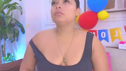 Snapshot of daisy_price chatting on June 25, 10:42 am Daisy Price online show from June 25, 10:42 am