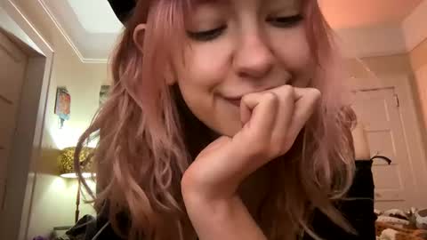 DaisyB3 online show from February 5, 9:18 pm