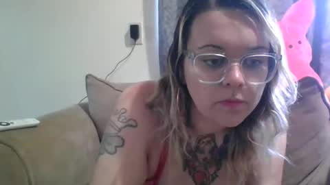 Snapshot of daisytucson chatting on April 23, 10:12 pm DaisyTucson online show from April 23, 10:12 pm