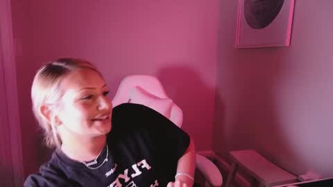 daisy online show from November 19, 1:27 am