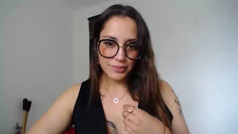 IG  dakotasofiaa online show from March 2, 7:54 pm