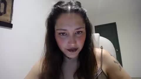 IG  dakotasofiaa online show from April 29, 2:37 am