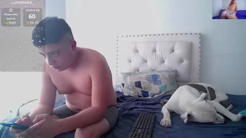 Snapshot of dakota_and_aron chatting on January 21, 10:08 pm Dakota and Aron online show from January 21, 10:08 pm