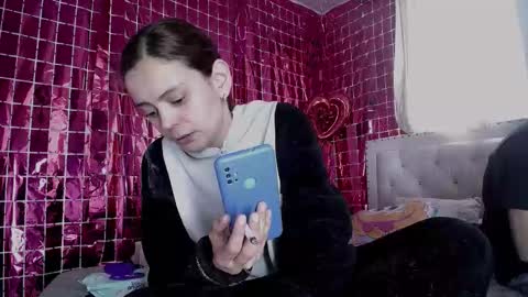 Snapshot of dakota_and_aron chatting on October 15, 6:19 pm Dakota and Aron online show from October 15, 6:19 pm