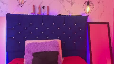 dakotaa_johnson online show from June 29, 7:03 pm