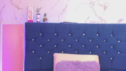 dakotaa_johnson online show from July 27, 6:37 pm