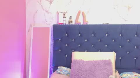 dakotaa_johnson online show from July 29, 1:48 am