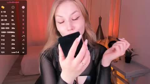 Snapshot of dakotamabs chatting on October 24, 9:49 am Dakota online show from October 24, 9:49 am