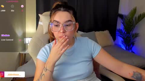 dakottaa__ online show from October 30, 11:49 pm
