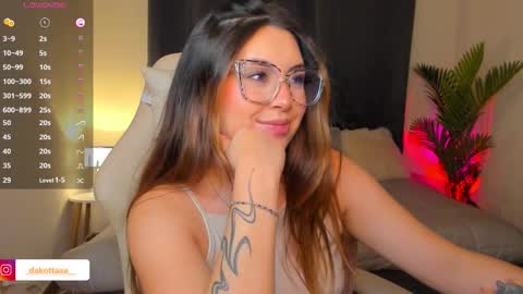 dakottaa__ online show from February 17, 12:18 am