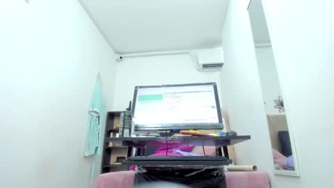 Snapshot of dalia_2 chatting on February 24, 3:23 am Ren online show from February 24, 3:23 am