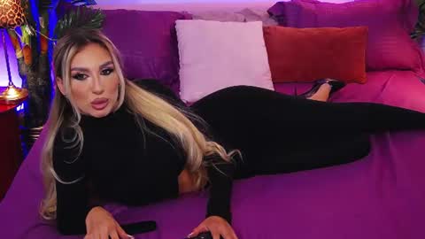 DalidaSelena online show from July 22, 4:10 pm