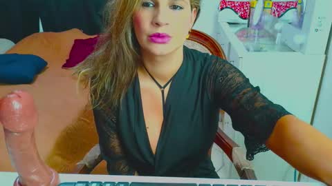 Snapshot of dalila_sexxx chatting on November 10, 11:26 pm Dalila online show from November 10, 11:26 pm