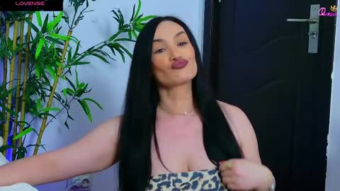 Snapshot of daliyaa_ chatting on May 11, 2:45 pm daliyaa_ online show from May 11, 2:45 pm