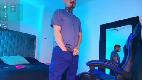 Snapshot of dallas_whitee chatting on July 15, 8:36 pm Dallas whitee online show from July 15, 8:36 pm