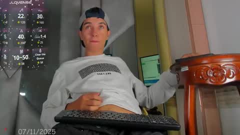 Snapshot of dallen_grant chatting on November 7, 1:33 pm Dallen Grant online show from November 7, 1:33 pm