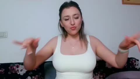 Snapshot of dalyana22 chatting on May 8, 8:58 pm Maria online show from May 8, 8:58 pm