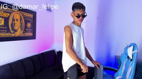 Snapshot of damar_felipe chatting on January 19, 3:29 am damar_felipe online show from January 19, 3:29 am