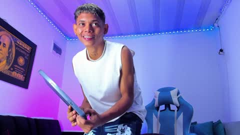 Snapshot of damar_felipe chatting on January 23, 4:09 am damar_felipe online show from January 23, 4:09 am