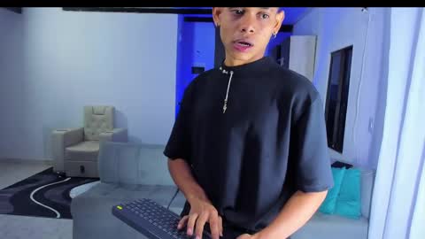 Snapshot of damar_felipe chatting on February 11, 2:03 am damar_felipe online show from February 11, 2:03 am