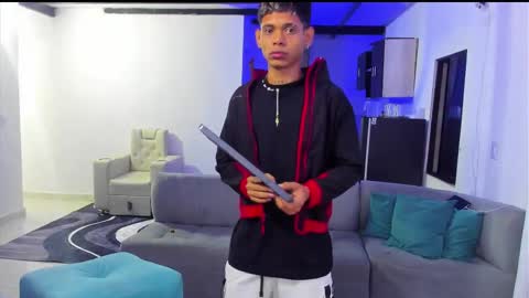 Snapshot of damar_felipe chatting on February 12, 10:35 am damar_felipe online show from February 12, 10:35 am