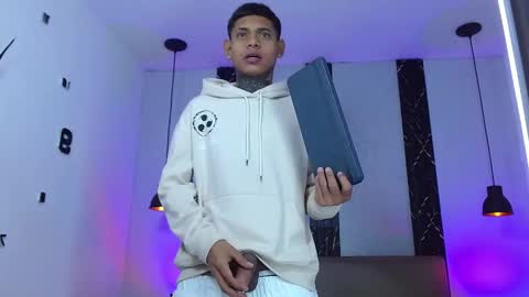 Snapshot of damar_felipe chatting on October 9, 4:54 am damar_felipe online show from October 9, 4:54 am