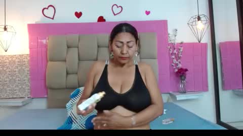 Snapshot of damaryleon chatting on December 15, 7:07 pm damaryleon online show from December 15, 7:07 pm