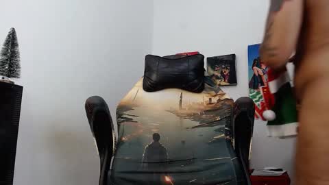 Snapshot of damian64436171 chatting on December 15, 4:17 am damian64436171 online show from December 15, 4:17 am