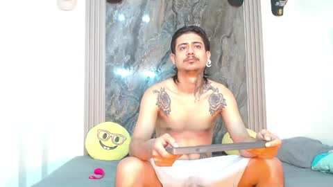 Snapshot of damian_and_camerum chatting on May 5, 3:25 am damian_and_camerum online show from May 5, 3:25 am