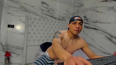 Snapshot of damian_and_tiana chatting on March 4, 3:22 am damian_and_tiana online show from March 4, 3:22 am