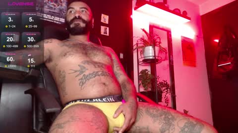 Snapshot of damian_darkside_ chatting on December 4, 1:58 am Damian online show from December 4, 1:58 am