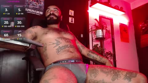 Snapshot of damian_darkside_ chatting on December 6, 2:24 am Damian online show from December 6, 2:24 am